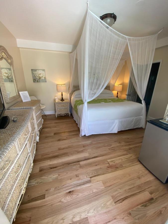 Duval Gardens Bed & Breakfast คีย์เวสต์ ภายนอก รูปภาพ